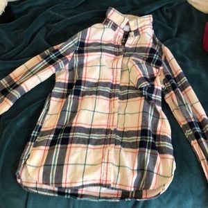 Super cute button down shirt